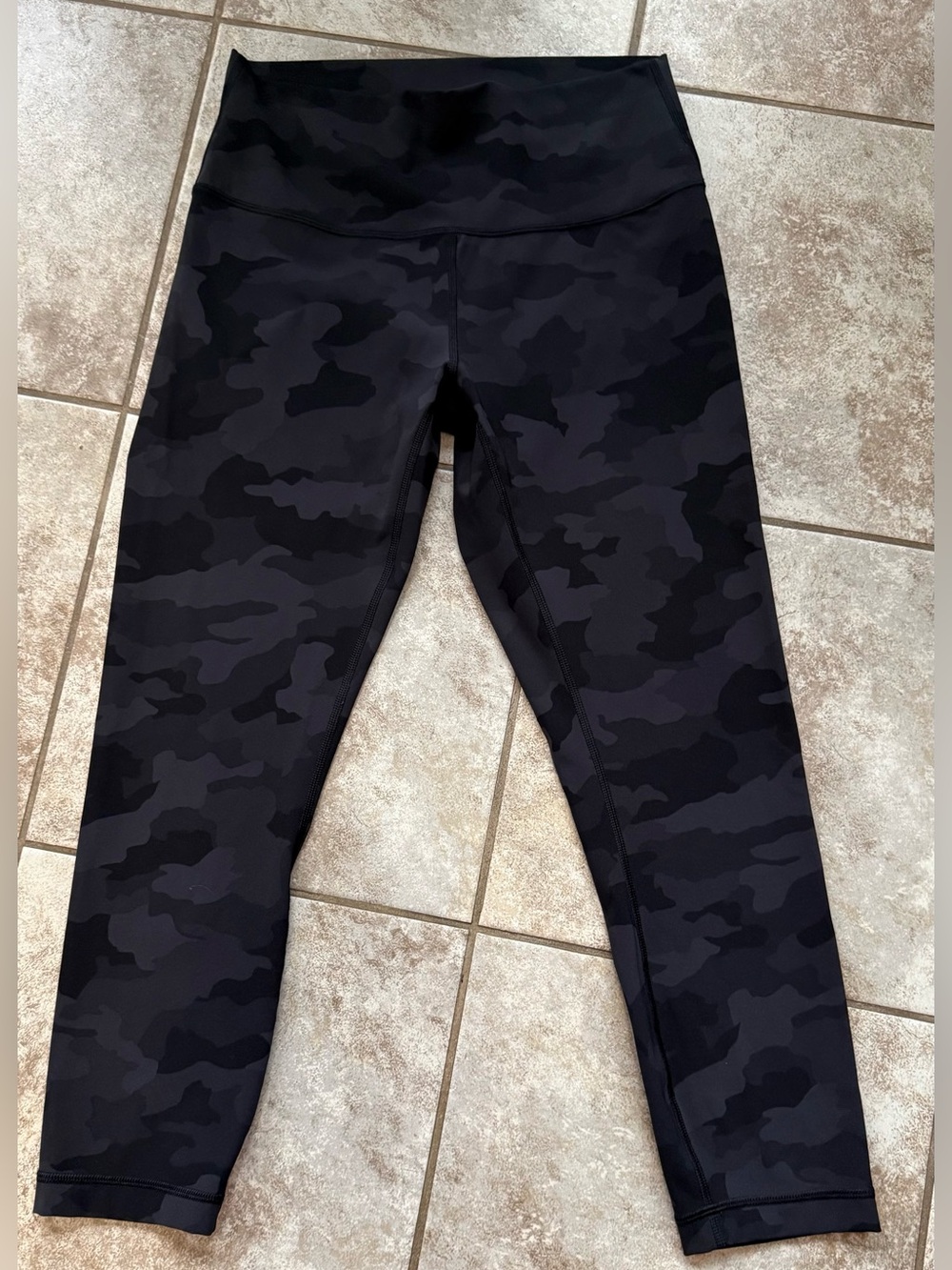 Lululemon Women's Align HR Crop 23" Heritage Camo Deep Coal size 8